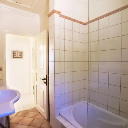 Urania Luxury Geofos * Pondi