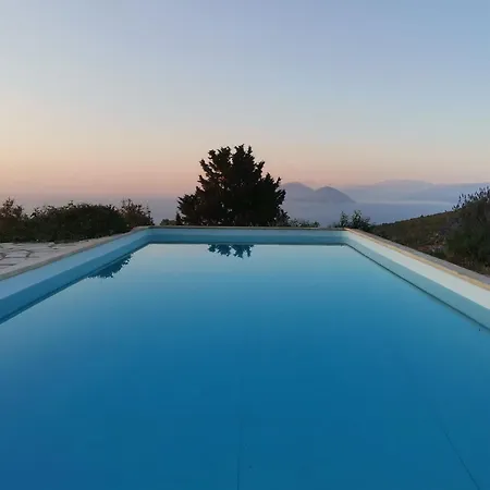 Urania Luxury Geofos * Pondi