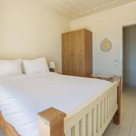 Urania Luxury Geofos * Pondi