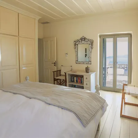 Urania Luxury Geofos Pondi